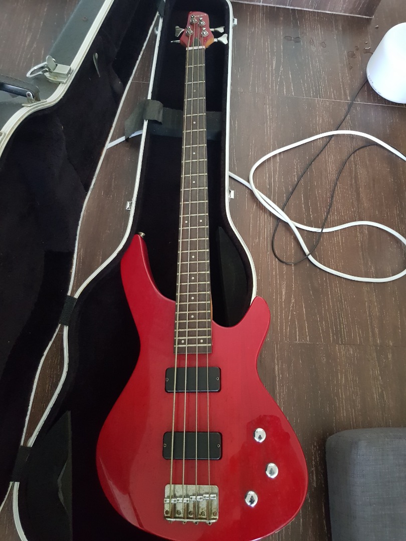 Aria bass guitar, Hobbies & Toys, Music & Media, Musical Instruments on