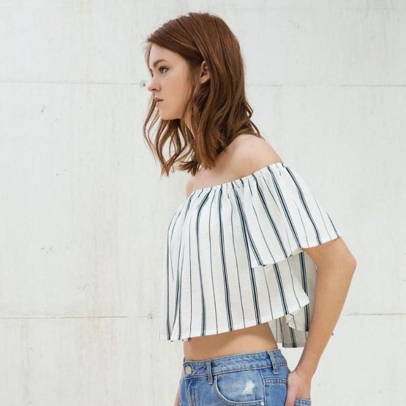 Off shoulder hotsell top bershka