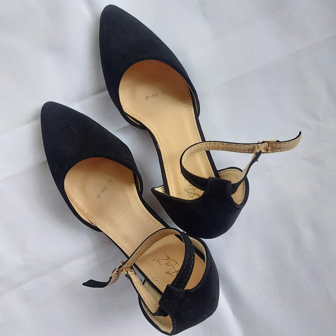 Black Velvet Sandals size 7, Women's Fashion, Footwear, Heels on Carousell