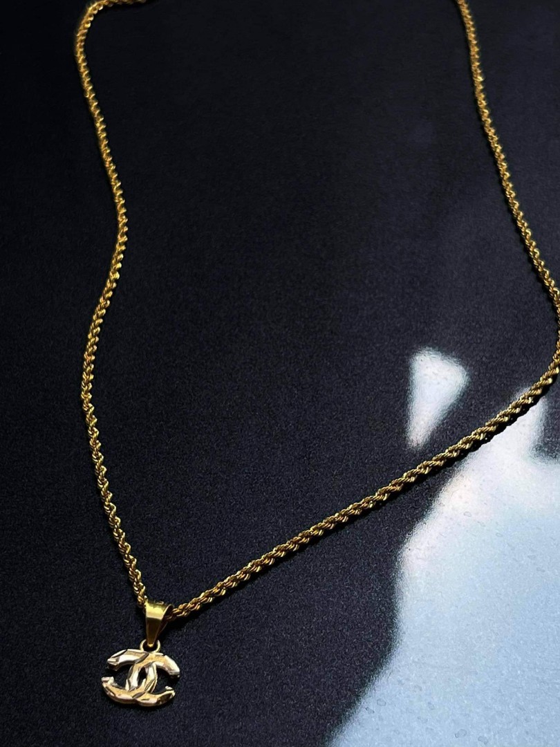 18 k gold Chanel necklace 16 inches, Women's Fashion, Jewelry ...