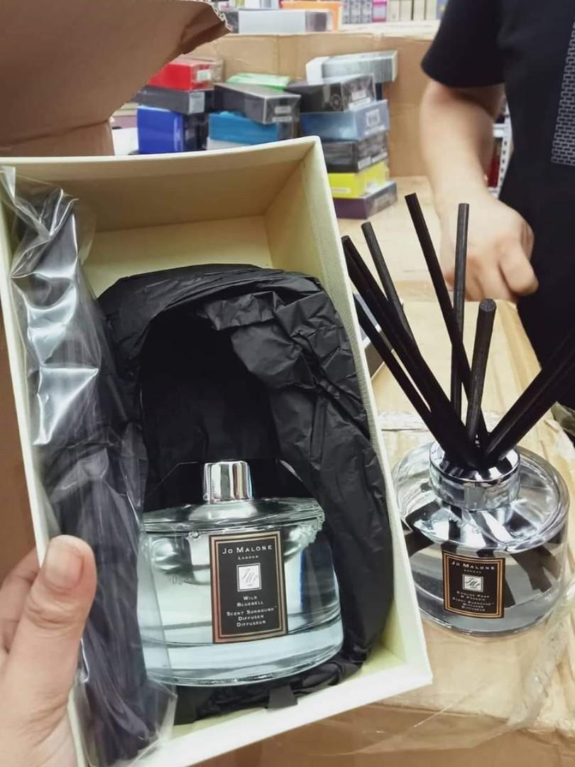English pearl @fresia diffuser Jomalone (Category: Fragrance & Deodorants) located in Pasay City. Submitted by perfume.ph (Listing ID 1192567398, Image 2). Description: Perfume may be just the thing to finish off your outfit, even if it's a T-shirt and your favorite jeans. Applying perfume can liven up a date night, and help attract your desired partner. However, there are some misconceptions as to how to apply perfume, where to apply it, and wha