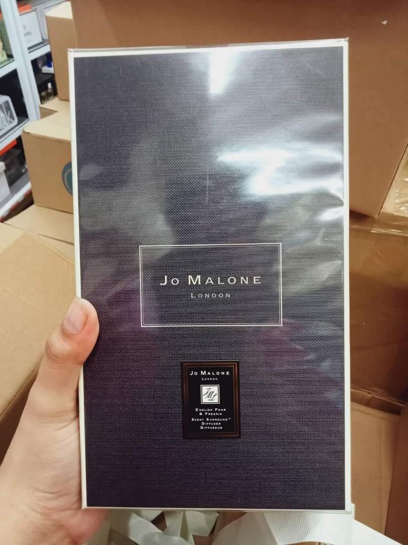 English pearl @fresia diffuser Jomalone (Category: Fragrance & Deodorants) located in Pasay City. Submitted by perfume.ph (Listing ID 1192567398, Image 3). Description: Perfume may be just the thing to finish off your outfit, even if it's a T-shirt and your favorite jeans. Applying perfume can liven up a date night, and help attract your desired partner. However, there are some misconceptions as to how to apply perfume, where to apply it, and wha