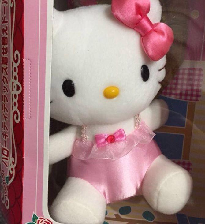 FREE TRACKED SHIPPING! 2002 Released Dress Up Hello Kitty Plush Toy in
