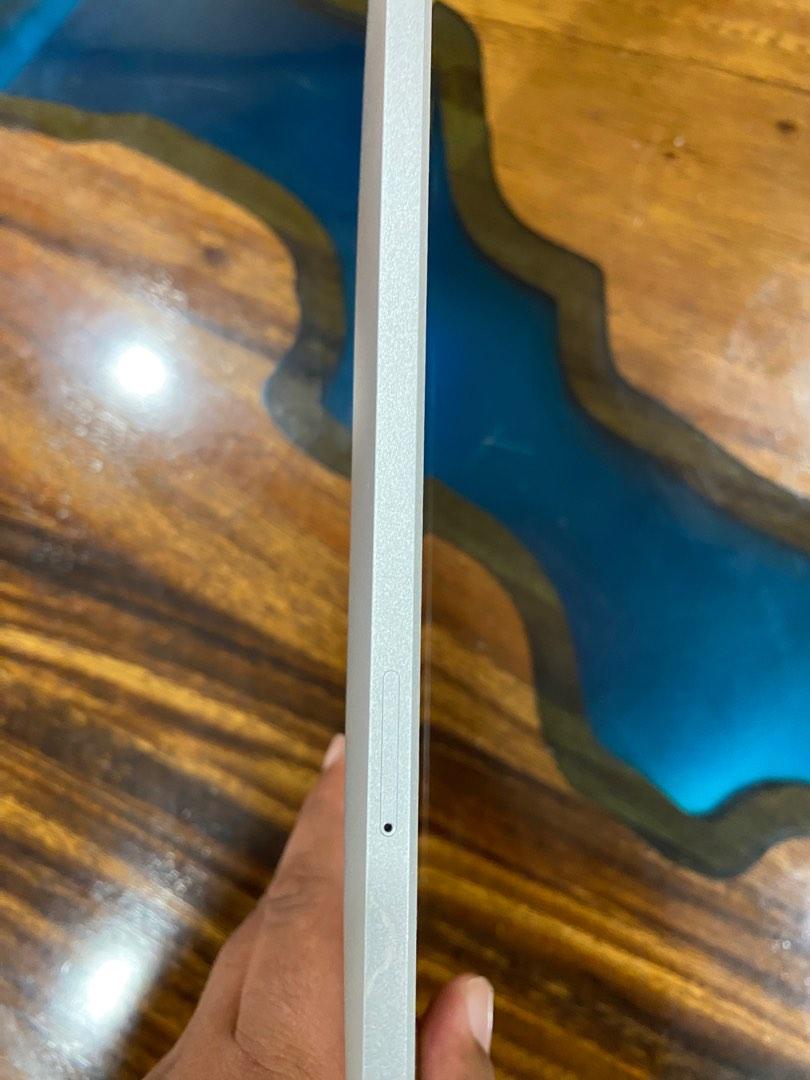 IPad (Category: iPad) located in Singapore. Submitted by parrybear (Listing ID 1192616430, Image 3). Description: The 1st original IPad. 64GB WiFi + data. SIM card slot Excellent condition hardly used. No dents or scratches on the screen. The OG of all IPADS. Comes with charging 30 pin cable. For those apple fans out there. Free delivery .