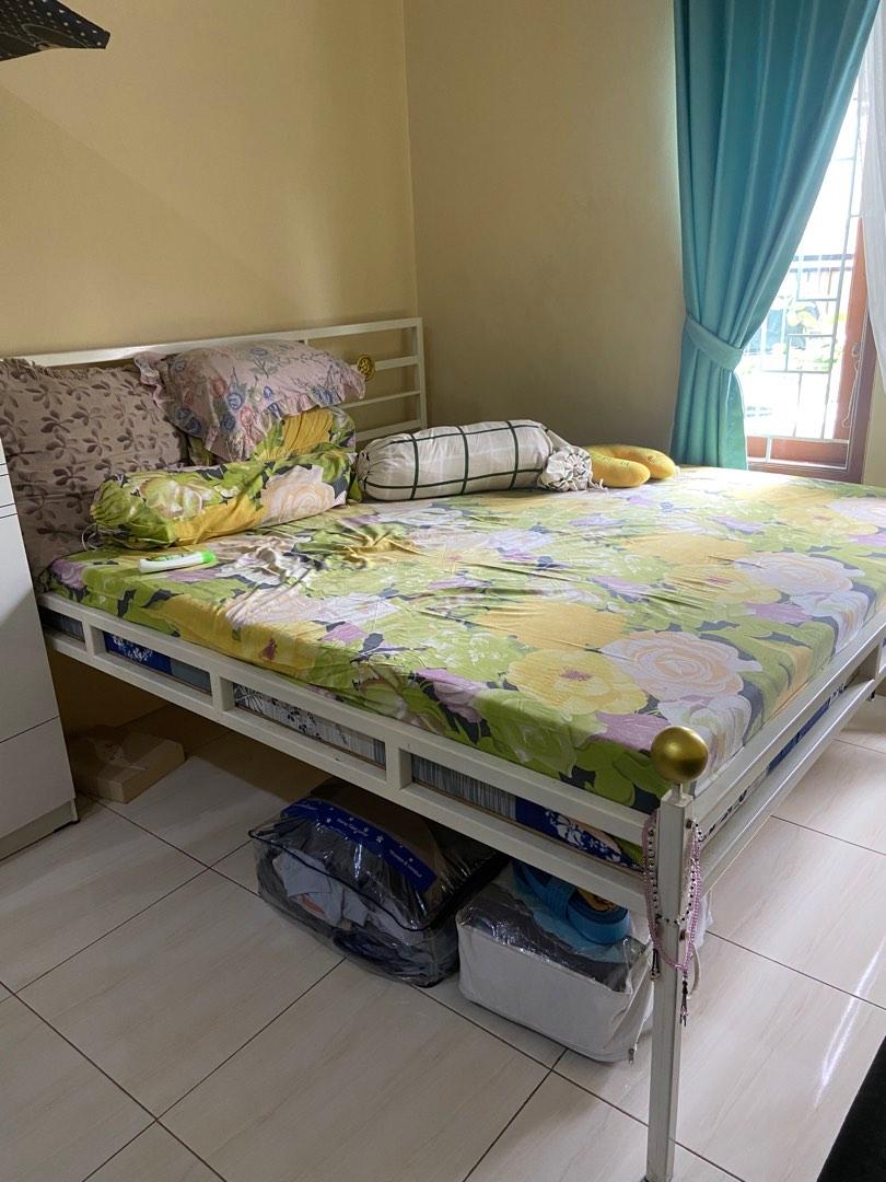 Kasur dan dipan tempat tidur busa spring bed inoac ranjang besi ukuran