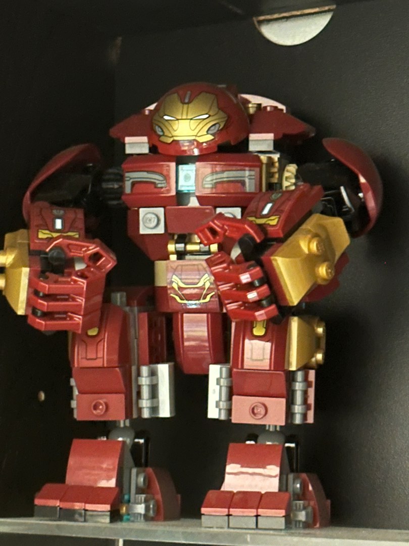 Lego hulk best sale buster smash up