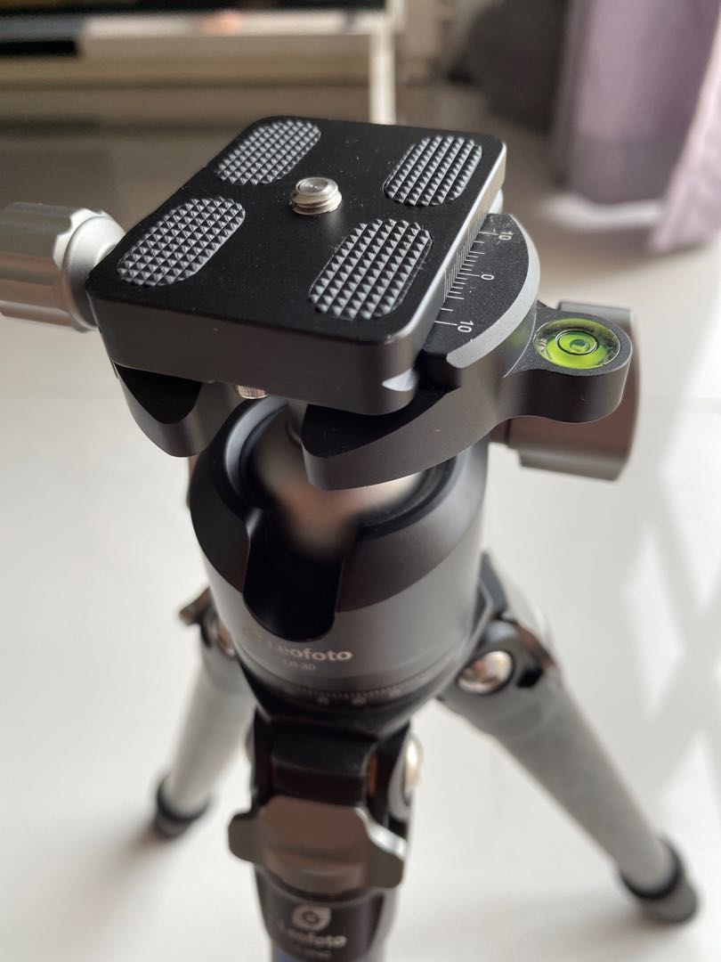 Leofoto 254C with LH30 Tripod, Photography, Photography Accessories