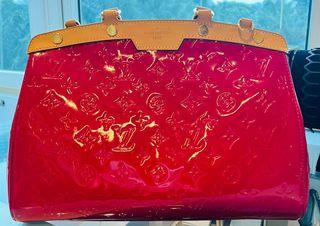 100% Auth Louis Vuitton MM fuchsia vernis patent Brea bag with serial number