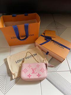 Louis Vuitton, Bags, Louis Vuitton Kirigami Bythepool Pochette Clutch Bag  Chain Certificate