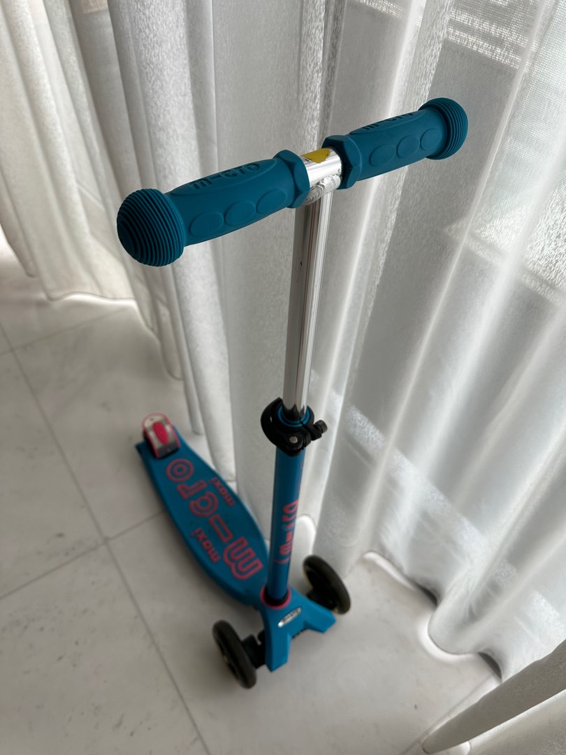 Micro Maxi Folding Deluxe LED Kids Scooter, Sports Equipment, Sports