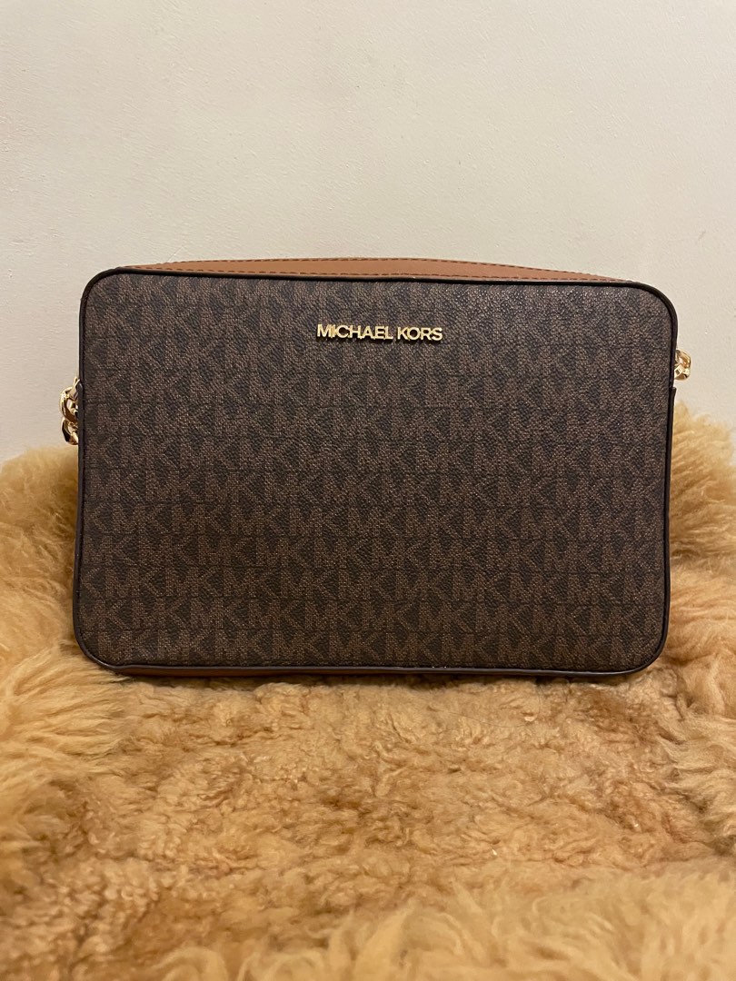 MK Jet Set Travel Camera Bag, Women's Fashion, Bags & Wallets, Cross