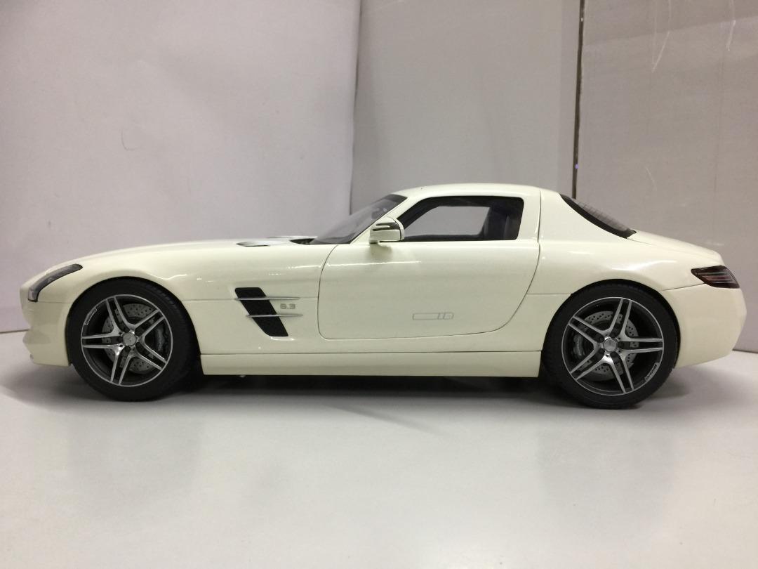 Premium ClassiXXs 1/12 Mercedes-Benz SLS AMG white (B6 696 0046