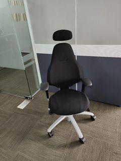 RH Mereo 220 Adjustable Headrest