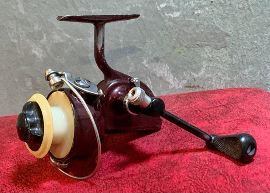 Shakespeare 2052DA Ultra-lite Spinning Reel Made in USA, Sports Equipment,  Fishing on Carousell