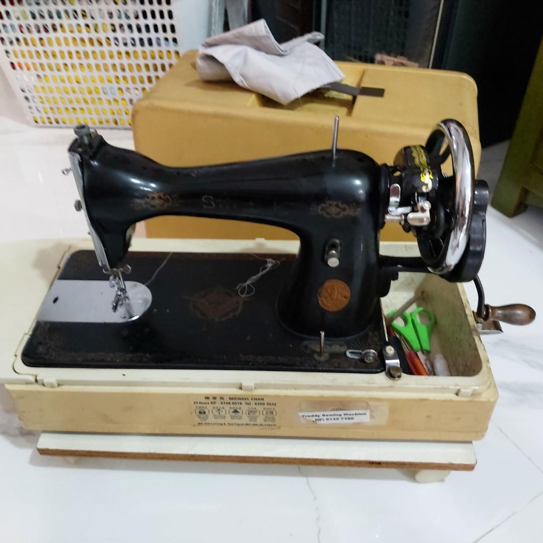 Singer sewing machine, Hobbies & Toys, Memorabilia & Collectibles