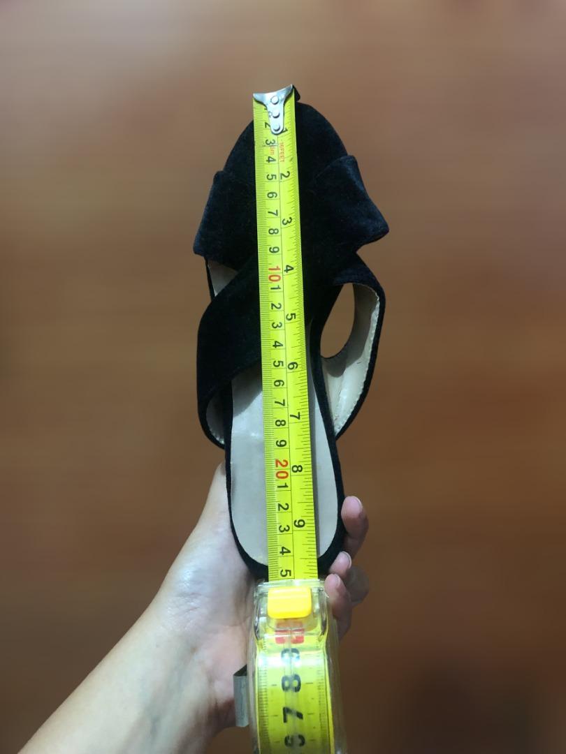 SoFab! Mule Heels (Category: Heels) located in Quezon City. Submitted by mssellany (Listing ID 1192463573, Image 2). Description: Purchased last 2019 Only used at office gatherings, stored in an open A4 box at work & now at home.
