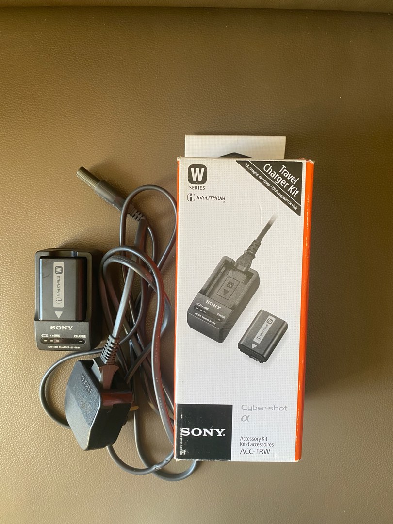 Sony 輕鬆充電ACC-TRW, 攝影器材, 攝影配件, 電池及充電器- Carousell