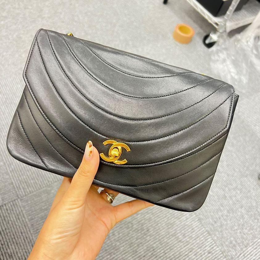*Rare*Vintage Chanel Black 24k GHW Wave Curved Flap Bag