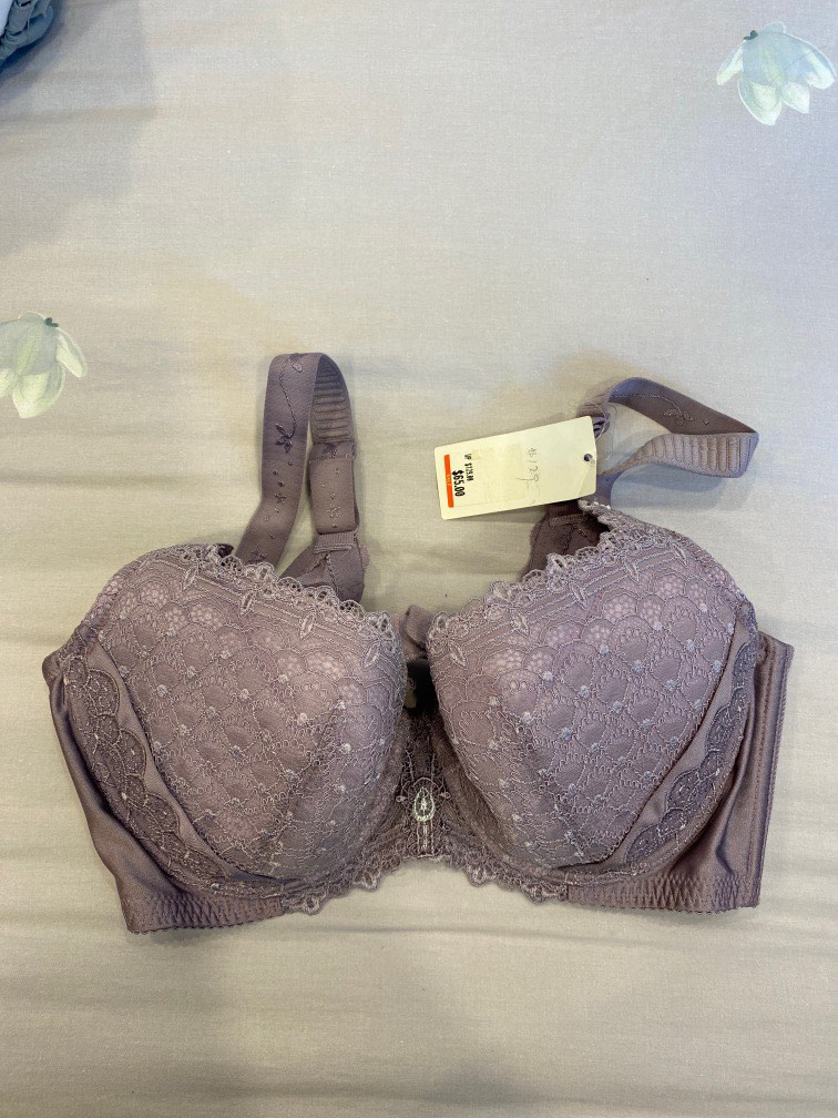 Wacoal Bra Size B80, Women's Fashion, New Undergarments & Loungewear on  Carousell