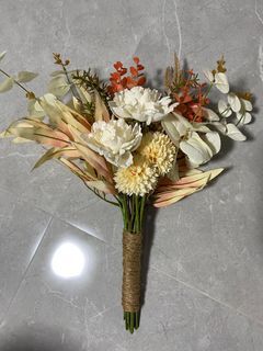 Wedding basket / wooden logs for deco  / party poppers / eyelashes / Bingo Card / Glass bottle / faux flower bouquet  