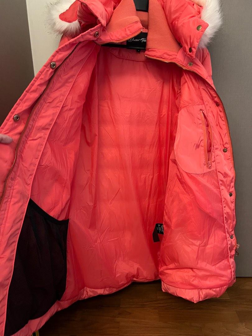Winter Jacket Down Jacket (Category: Coats, Jackets and Outerwear) located in Singapore. Submitted by chantelle_96 (Listing ID 1192463265, Image 4). Description: Winter Time down jacket RTP at SGD250 Used only once, 90% down 10 feathers Size L.