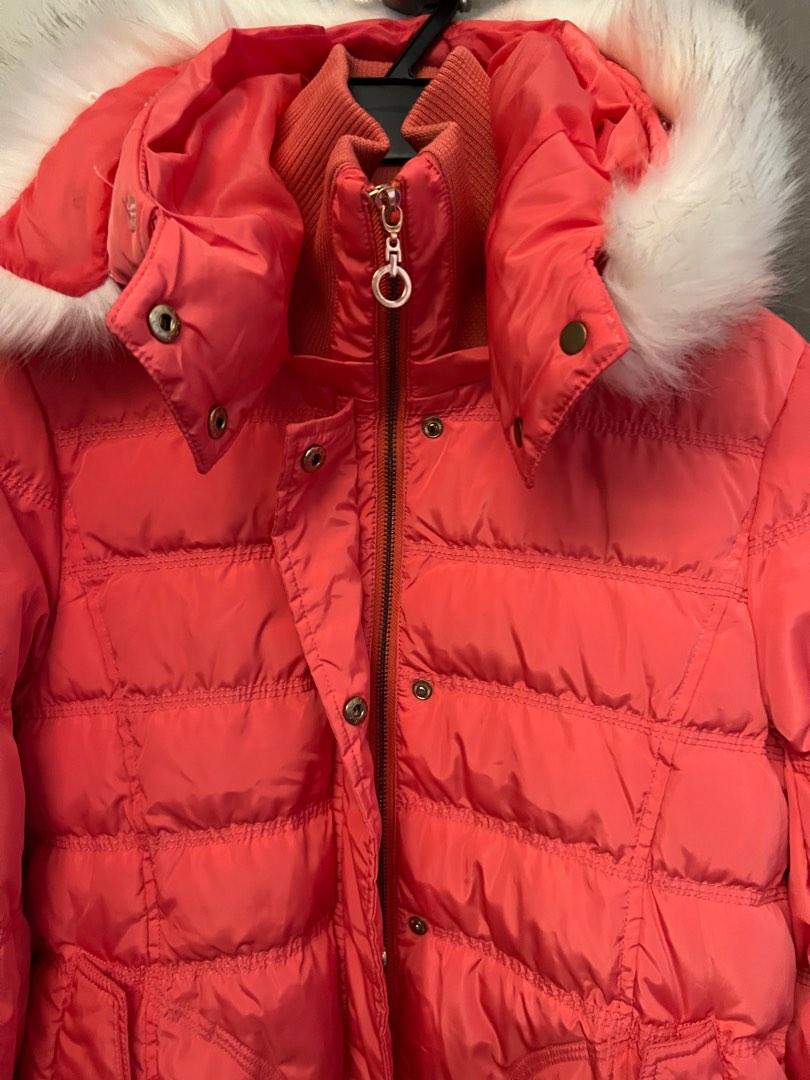 Winter Jacket Down Jacket (Category: Coats, Jackets and Outerwear) located in Singapore. Submitted by chantelle_96 (Listing ID 1192463265, Image 2). Description: Winter Time down jacket RTP at SGD250 Used only once, 90% down 10 feathers Size L.