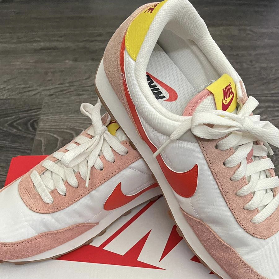 nike women's daybreak coral