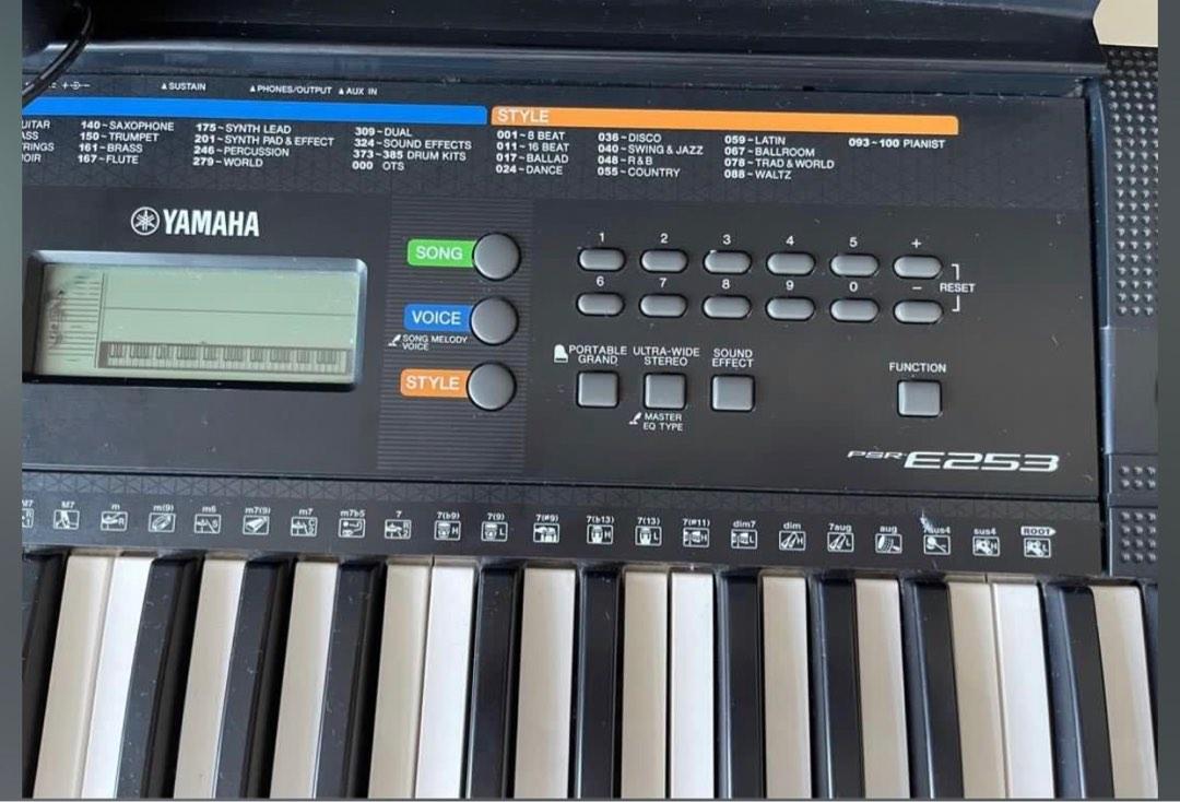 Yamaha keyboard with stand and stool, Hobbies & Toys, Music & Media