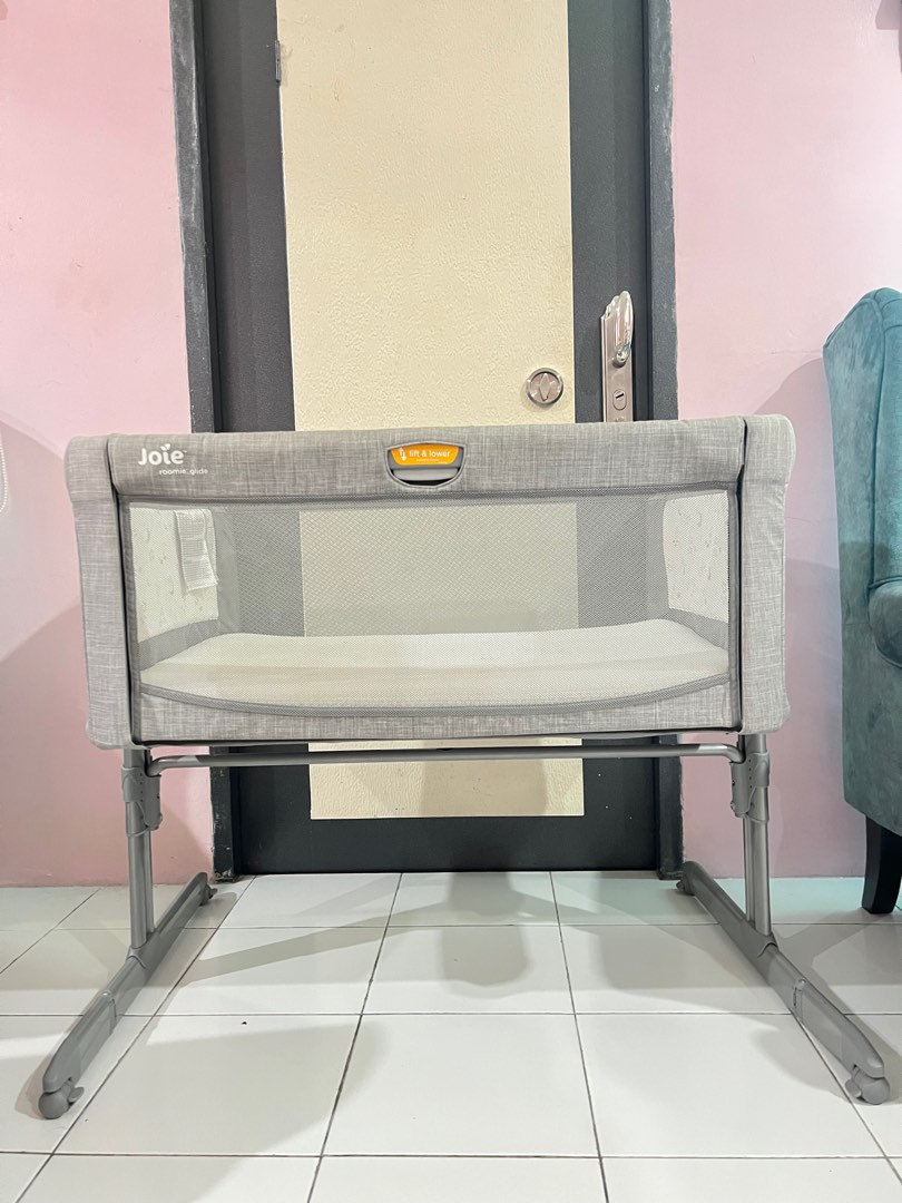 Joie Roomie Glide Bedside Crib, Babies & Kids, Baby Nursery & Kids
