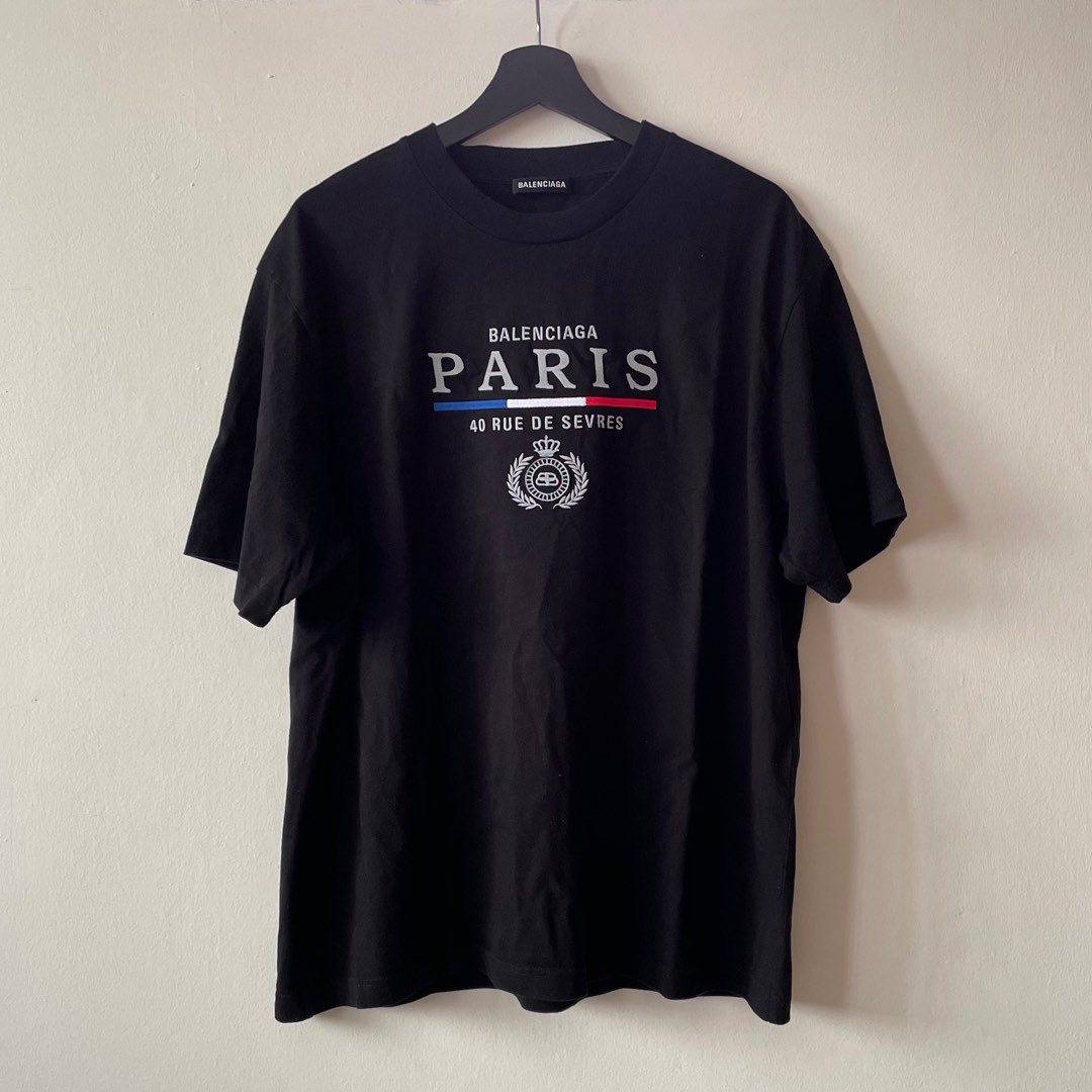 træthed Mysterium glas Balenciaga Paris Flag Embroidery Tee, Men's Fashion, Tops & Sets, Tshirts &  Polo Shirts on Carousell