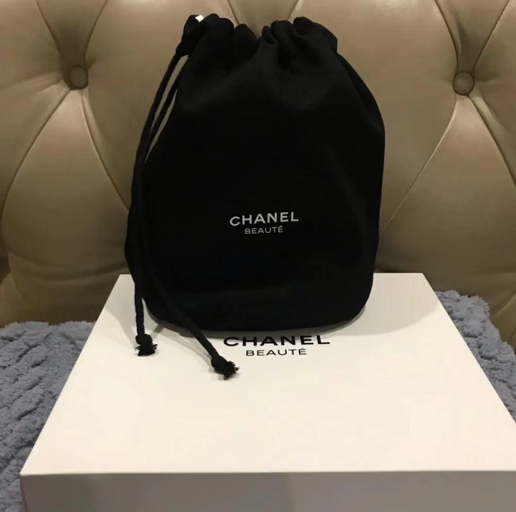 Chanel 新款赠品化妝袋抽繩袋小水桶包收纳袋, 女裝, 手袋及銀包, 手拿