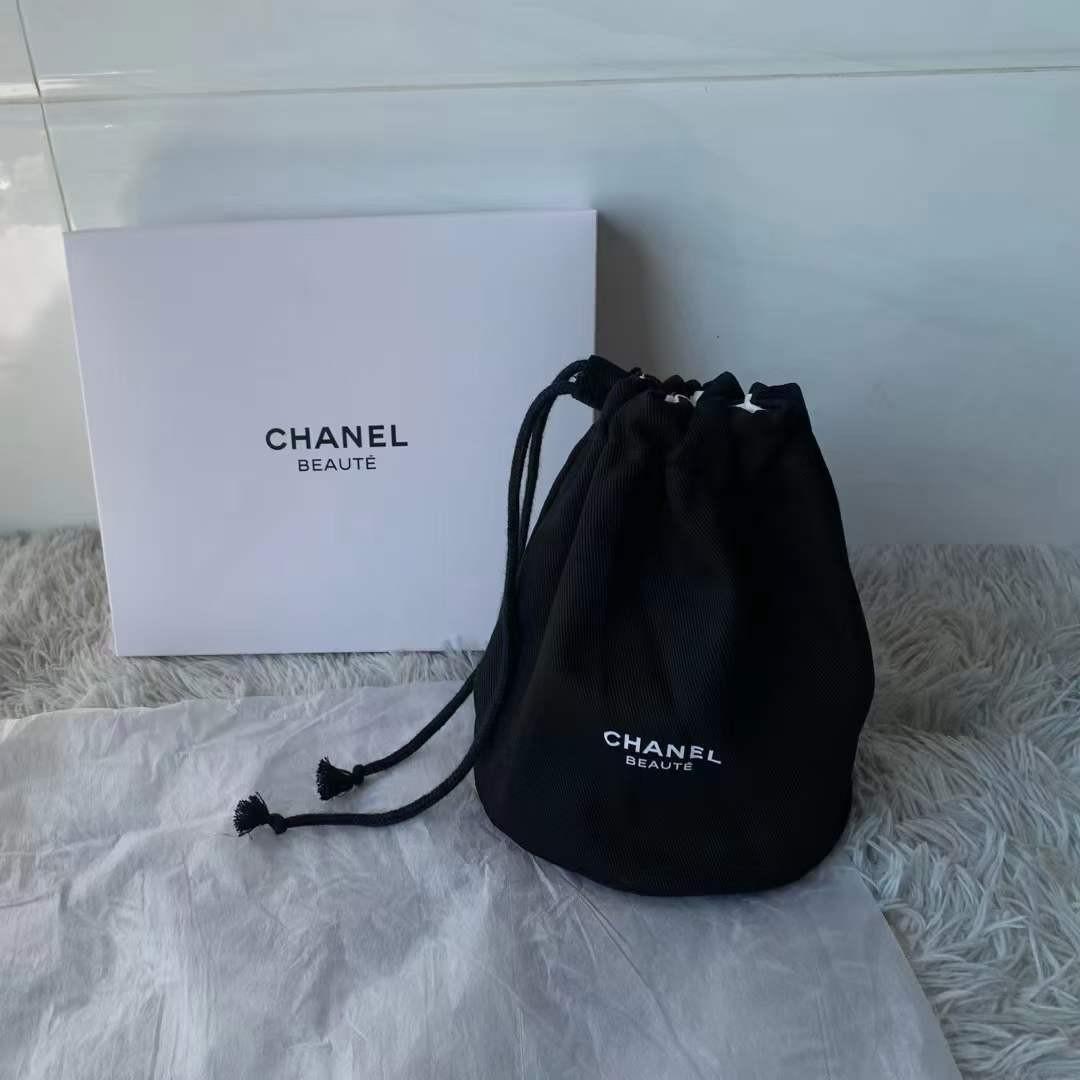 Chanel 新款赠品化妝袋抽繩袋小水桶包收纳袋, 女裝, 手袋及銀包, 手拿