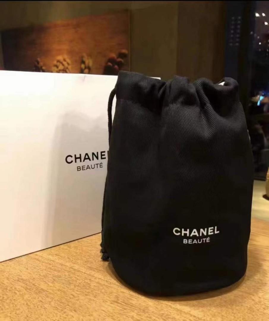 Chanel 新款赠品化妝袋抽繩袋小水桶包收纳袋, 女裝, 手袋及銀包, 手拿