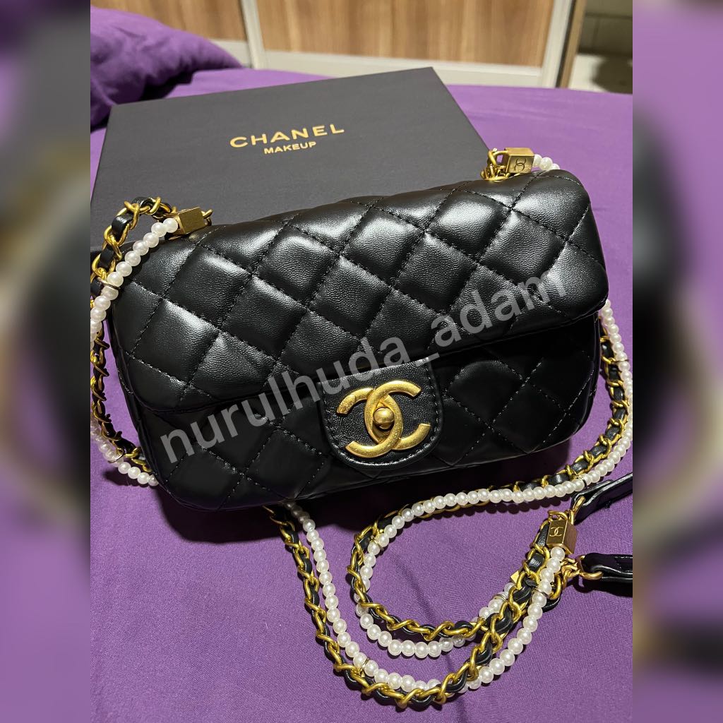 C9 [Clearance Ready Stock] Chanel VIP Gift Bag - Phone Crossbody, Women's  Fashion, Bags & Wallets on Carousell