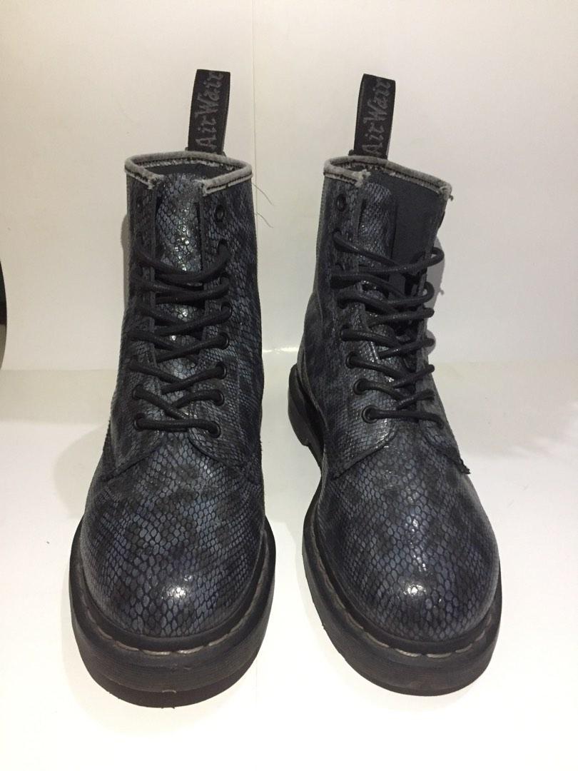 dr martens 1460 snake skin Fesyen Pria Sepatu Sepatu Boot di