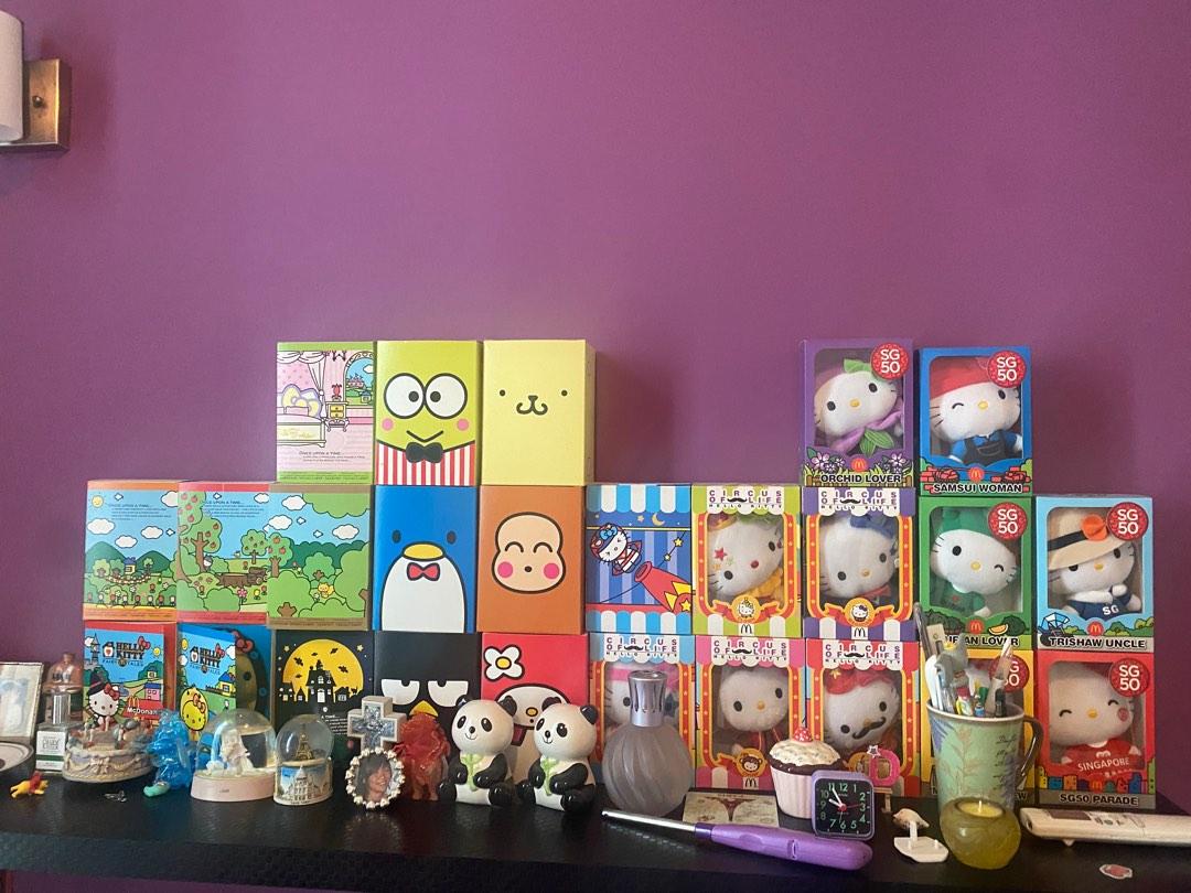 Hello Kitty (Category: Character Goods) located in Singapore. Submitted by elephantsarecute (Listing ID 1192653724, Image 1). Description: Clearing out old items.