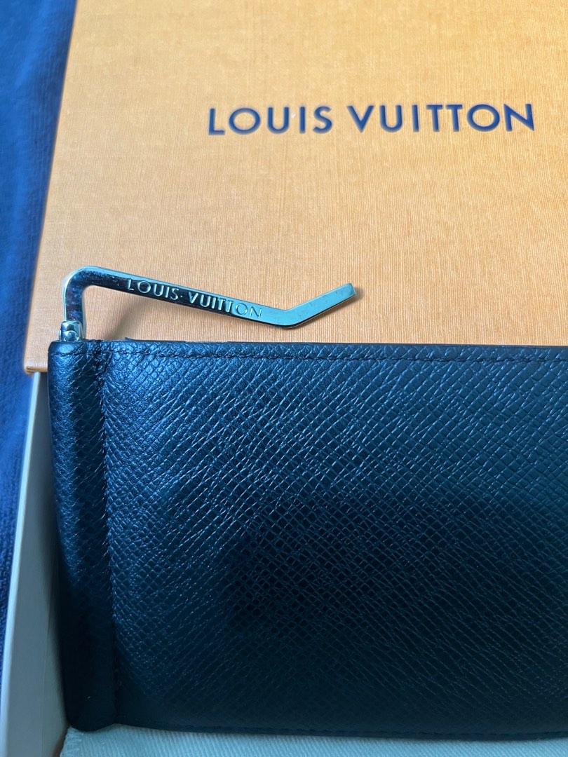 Louis Vuitton TAIGA Pince Wallet (M62978)