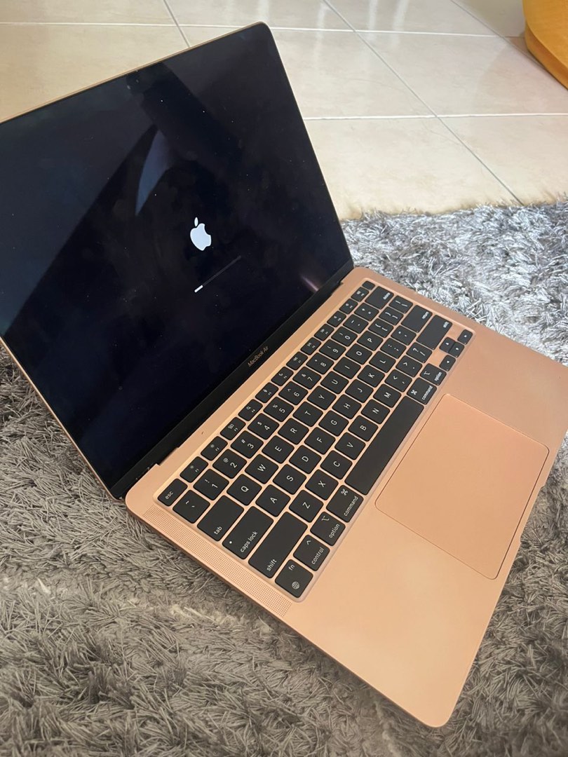 Macbook Air M1 2020 512gb like new - warraty till 4/12/2025 by