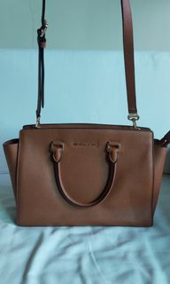 (Category: ) located in . Submitted by mker4preloved (Listing ID 1192737658, Image 1). Description: .