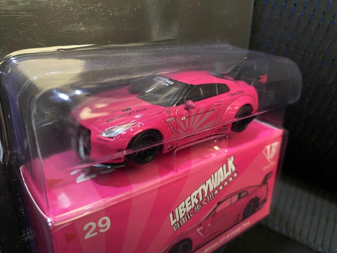MiniGT No.29 Nissan GT-R R35 Candy Pink LBWK, 興趣及遊戲, 玩具 