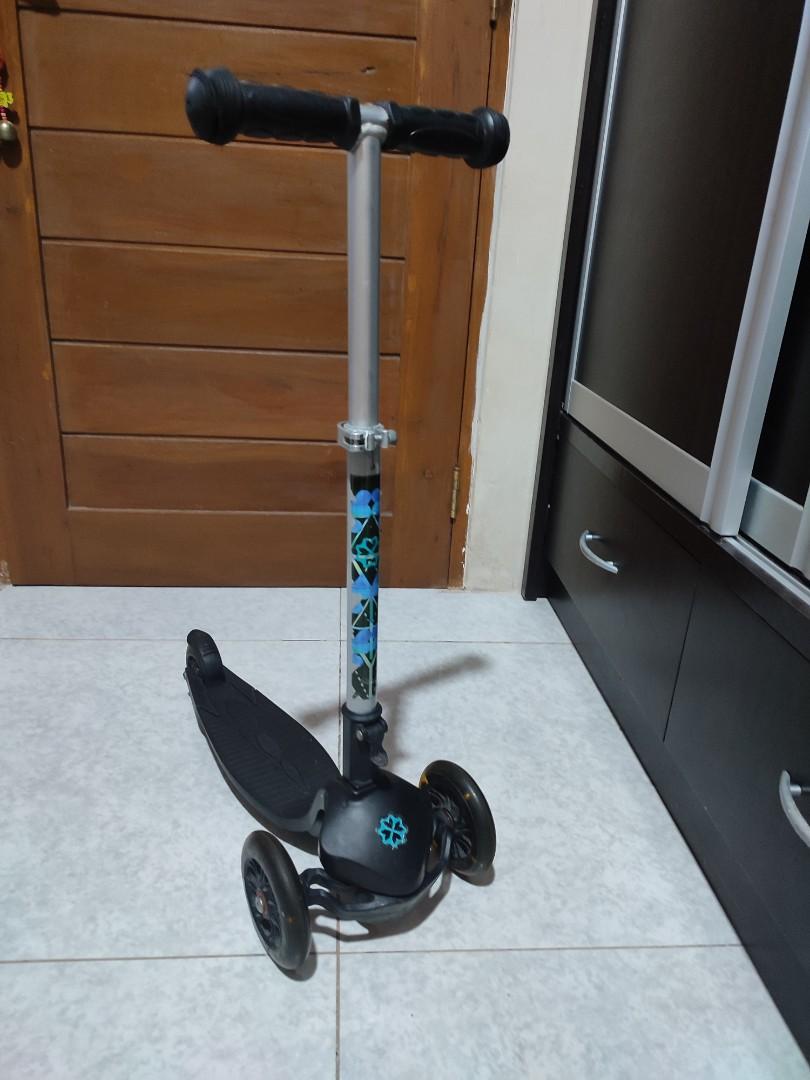 RUX (3wheel) Twist Kick SCOOTER with safety gloves, pads and headgear