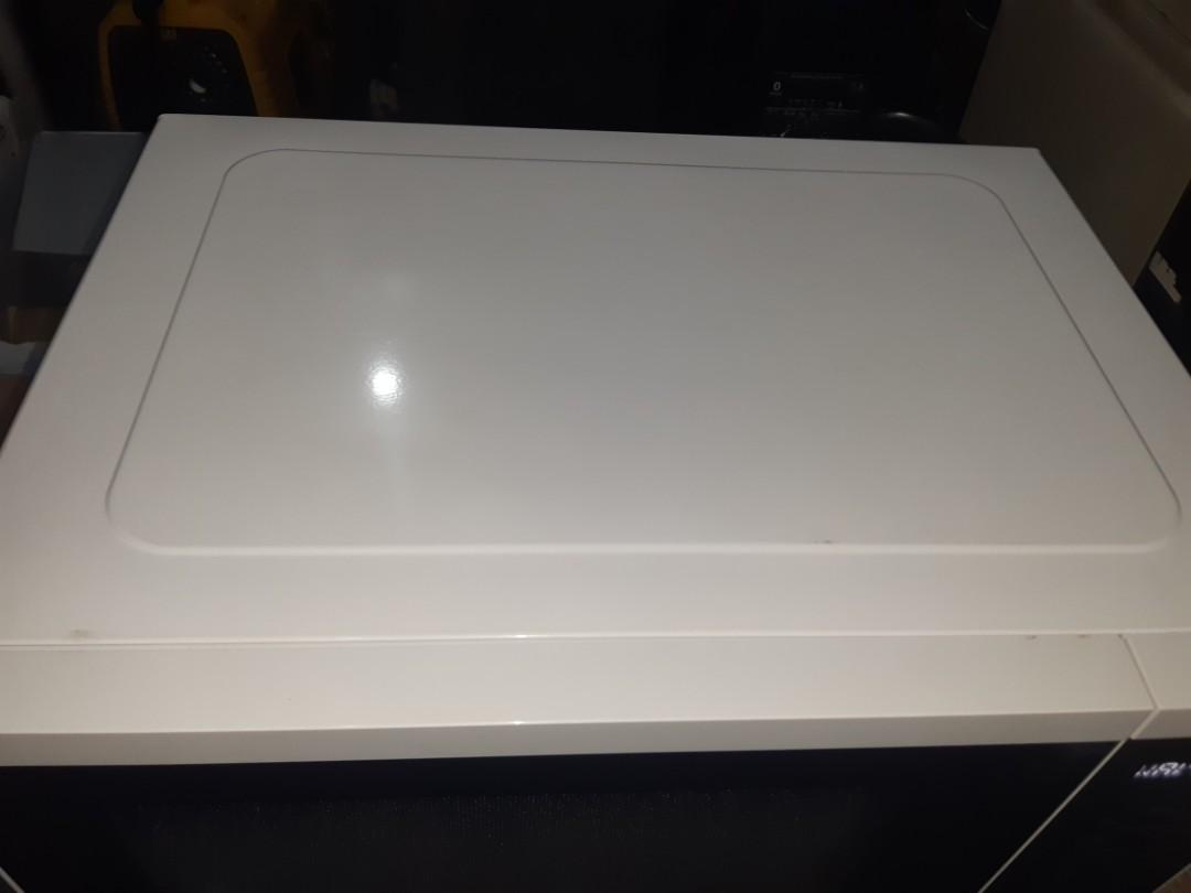 Sharp Inverter microwave oven 34L white (Category: Ovens & Toasters) located in Taguig. Submitted by gongolly2007 (Listing ID 1192678326, Image 2). Description: Sharp Inverter Microwave Oven almost new white color 34L Bought from Australia 220v pick up in Taguig City.