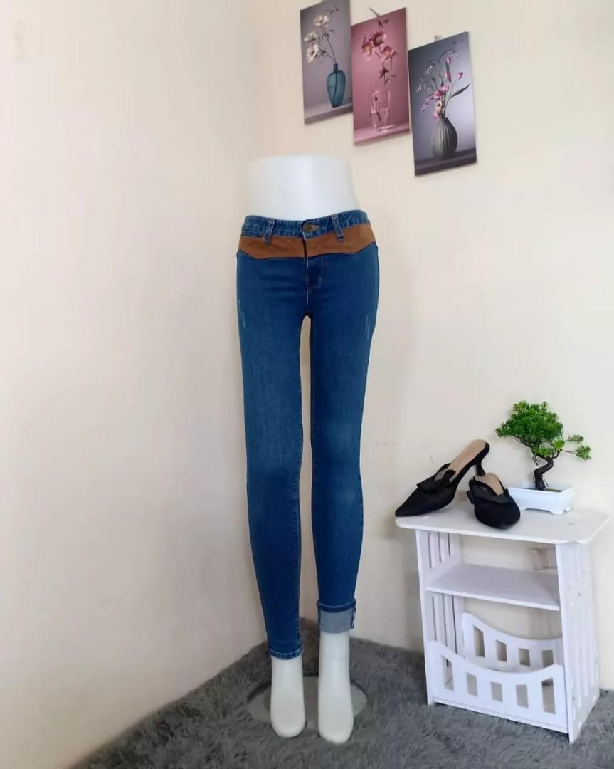 Slim denim pants, Fesyen Wanita, Pakaian Wanita, Bawahan di Carousell