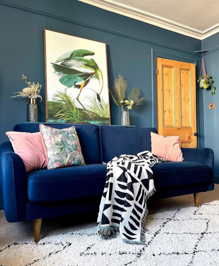 Stunning Navy Blue Velvet Sofa 3