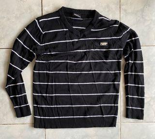 Sweater Vneck hitam Greenlight