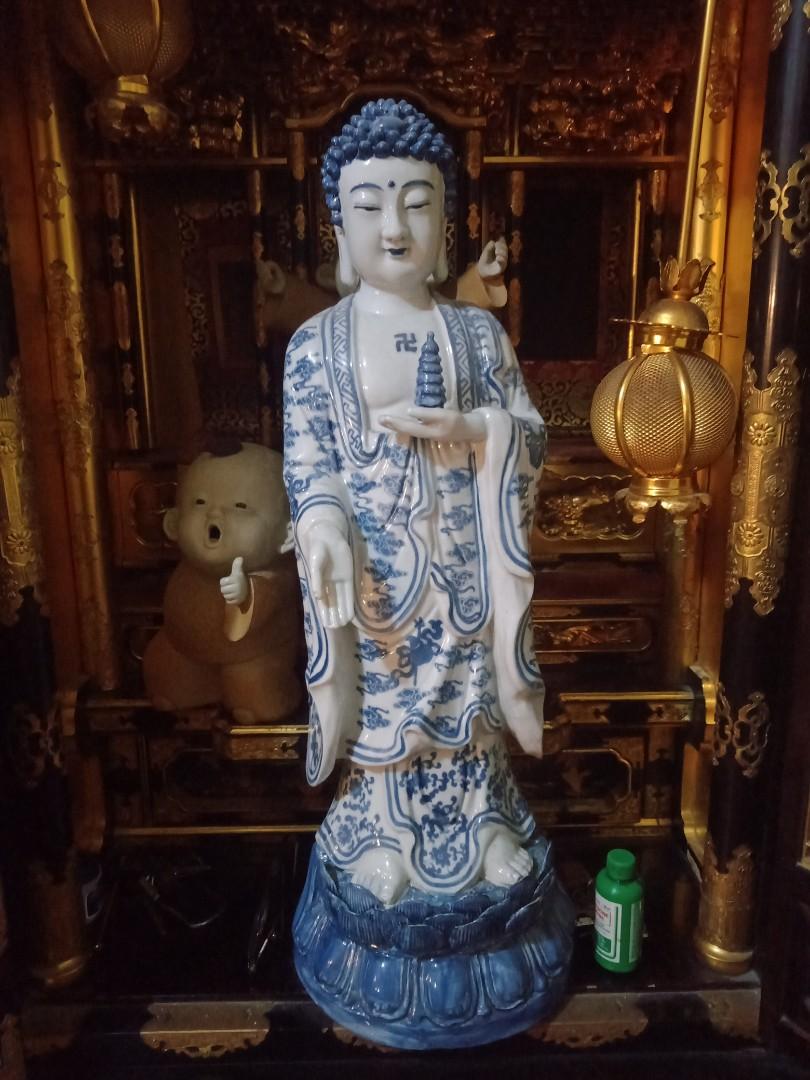 Vintage Porcelain Standing Buddha (Category: Religious Items) located in Manila. Submitted by vintage_styles_co (Listing ID 1192723622, Image 1). Description: Made of Porcelain.