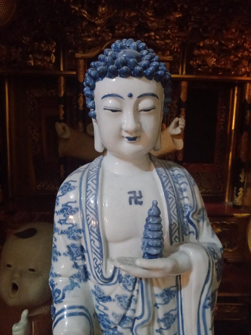 Vintage Porcelain Standing Buddha (Category: Religious Items) located in Manila. Submitted by vintage_styles_co (Listing ID 1192723622, Image 2). Description: Made of Porcelain.
