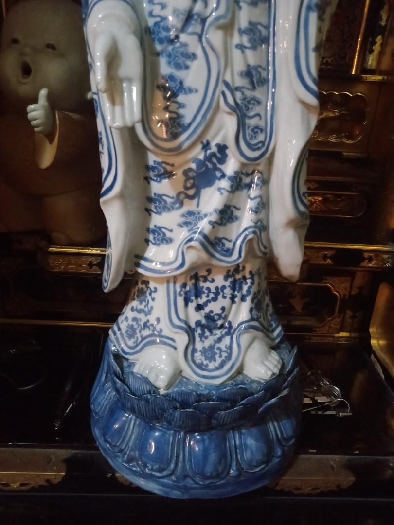 Vintage Porcelain Standing Buddha (Category: Religious Items) located in Manila. Submitted by vintage_styles_co (Listing ID 1192723622, Image 3). Description: Made of Porcelain.