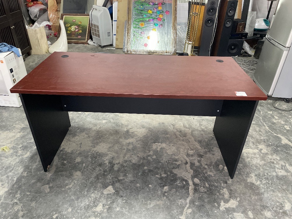 Wooden Office Desk Dark Brown Colour / Meja Pejabat Kayu Warna Coklat