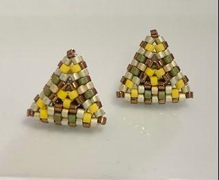 Yellow stud earrings in glass beads